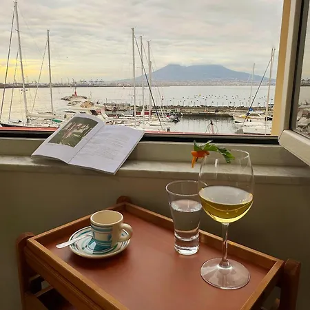 Laura House * Nápoles